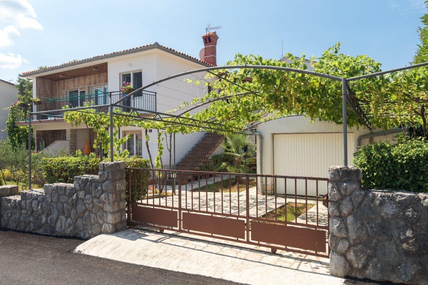 Apartments Kate - 100 M From Beach Malinska Buitenkant foto