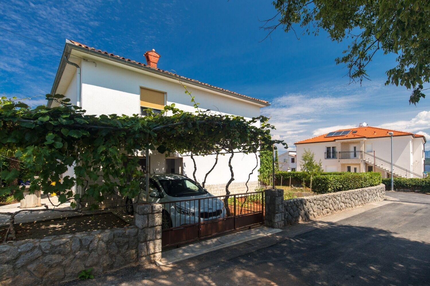 Apartments Kate - 100 M From Beach Malinska Buitenkant foto