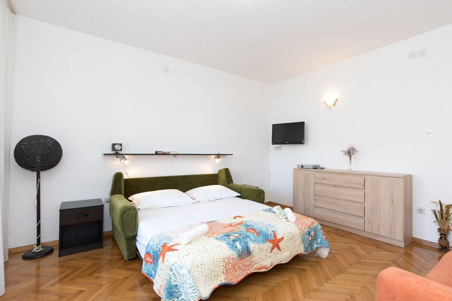 Apartments Kate - 100 M From Beach Malinska Buitenkant foto